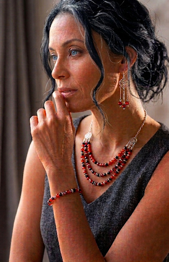 Handcrafted Demi-parure (Necklace/Bracelet/Earrings) Red agate, black onyx, crystal glass and metal spacers, three strand (hypoallergenic wires)